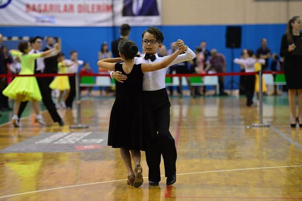 Emir Kaya Dans Okulu - Düğün Dansı - 1. Fotoğraf