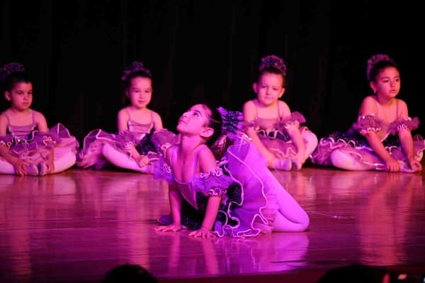 Lamia Dans ve Sanat Akademi - 5. Fotoğraf Lamia Dans ve Sanat Akademi - 5. Fotoğraf