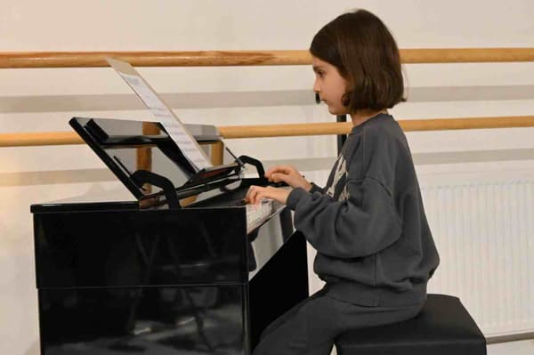 Lamia Dans ve Sanat Akademi - 3. Fotoğraf Lamia Dans ve Sanat Akademi - 3. Fotoğraf