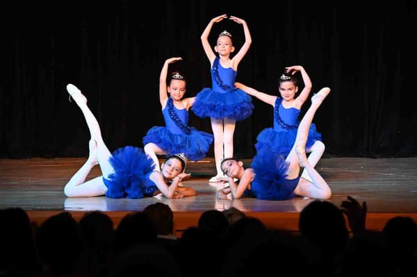 Lamia Dans ve Sanat Akademi - 1. Fotoğraf Lamia Dans ve Sanat Akademi - 1. Fotoğraf