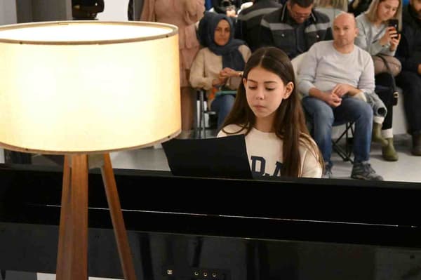 Lamia Dans ve Sanat Akademi - 2. Fotoğraf Lamia Dans ve Sanat Akademi - 2. Fotoğraf